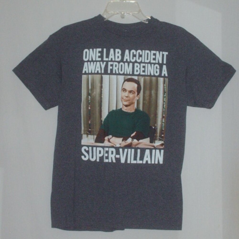 Big Bang Theory T-shirt - new - size medium